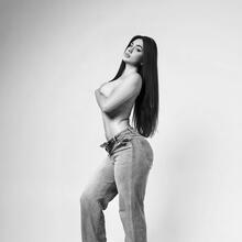  Nude