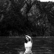  Nude