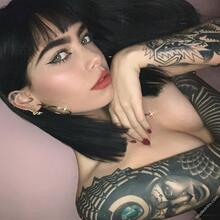  Nude