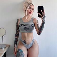  Nude