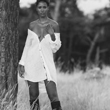  Nude