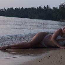  Nude