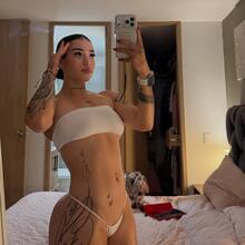  Nude