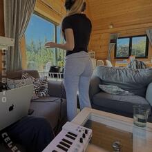 Nude