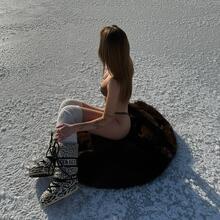  Nude