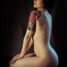  Nude
