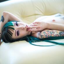  Nude