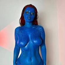  Nude