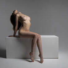  Nude