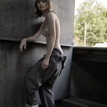  Nude
