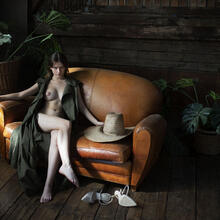  Nude