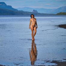  Nude