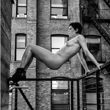  Nude