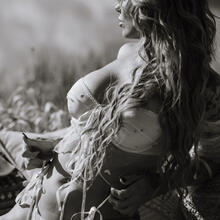  Nude