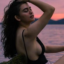  Nude