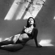  Nude