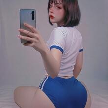  Nude