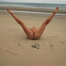  Nude