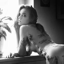  Nude