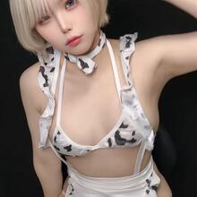  Nude