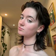  Nude