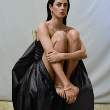  Nude