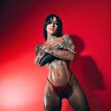  Nude
