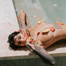  Nude