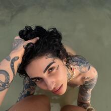  Nude