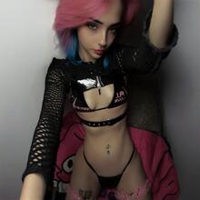  Nude