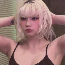  Nude