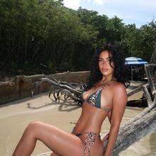  Nude