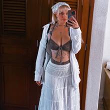  Nude