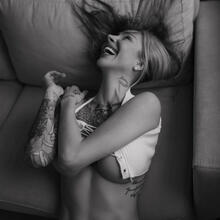  Nude