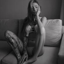  Nude