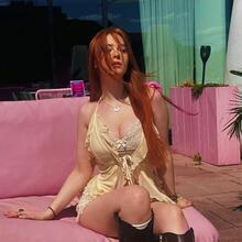  Nude