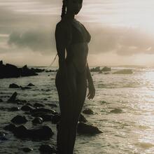  Nude