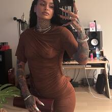  Nude