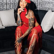  Nude
