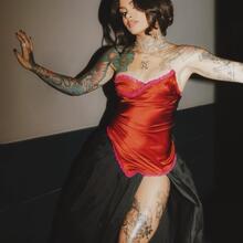  Nude