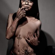  Nude