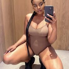 Nude