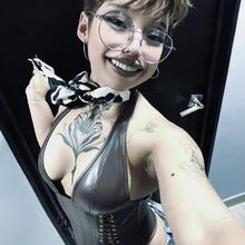  Nude