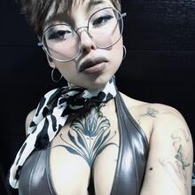  Nude