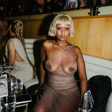  Nude