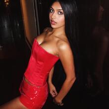  Nude