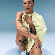  Nude