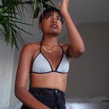  Nude