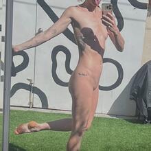  Nude