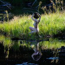  Nude